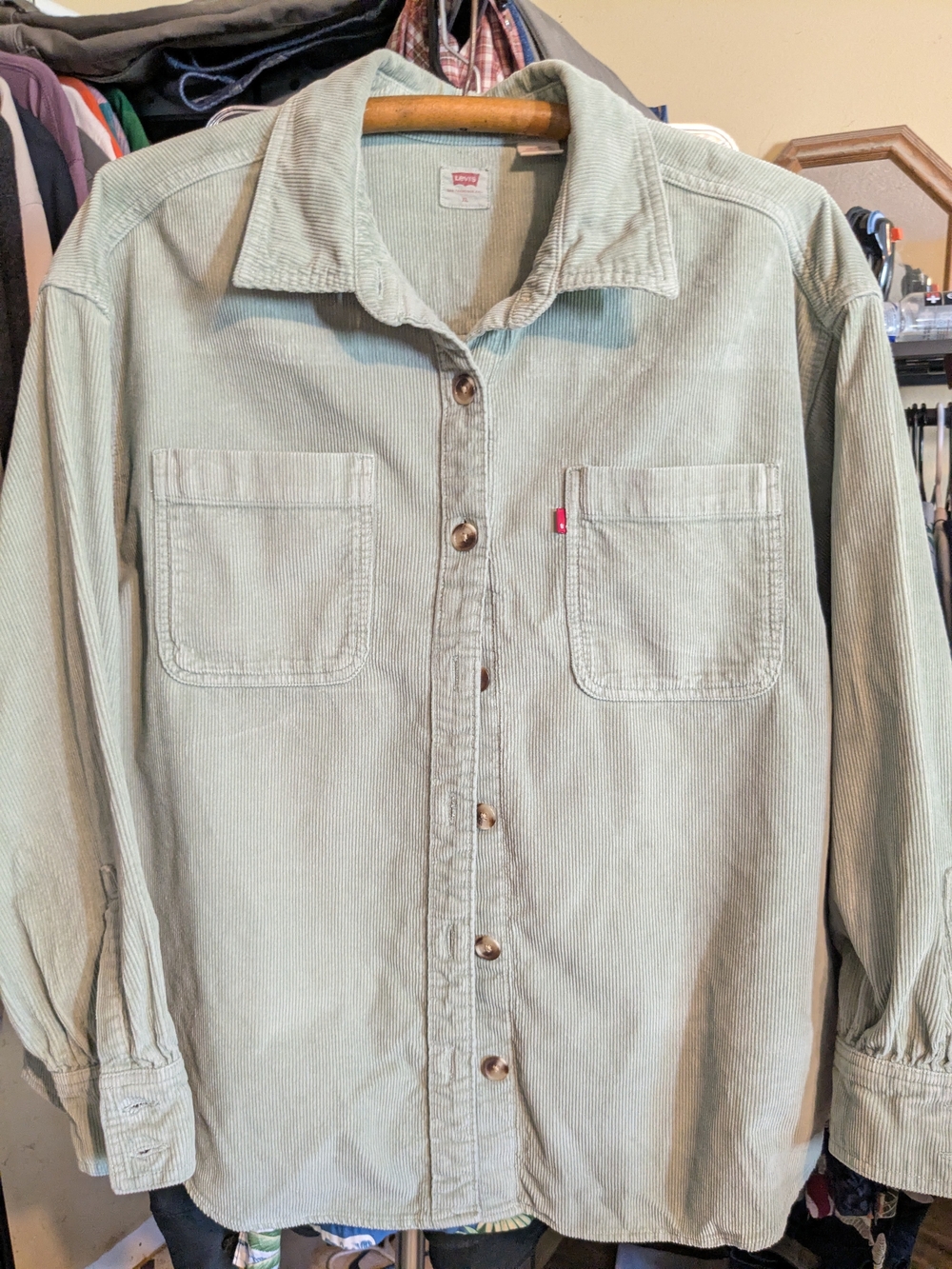 Levi's Women's Xl Sage Green Corduroy Shacket With Pockets.